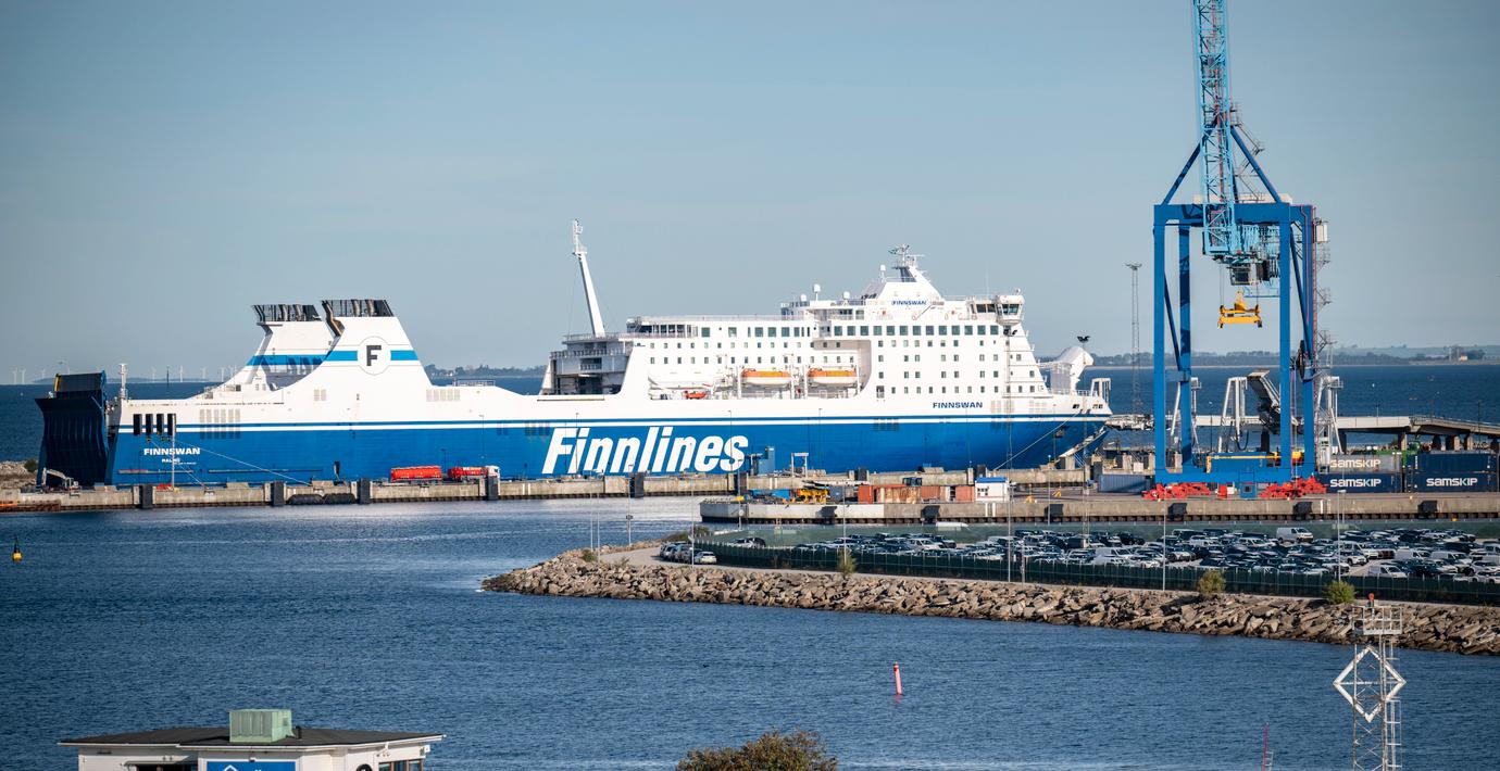 En färja passerar Norra hamnen i Malmö. Bilden är en arkivbild tagen vid ett tidigare tillfälle. 