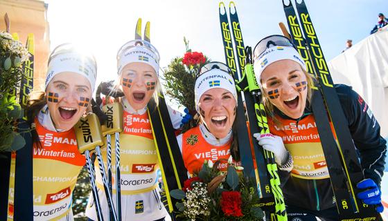 Ebba Andersson, Frida Karlsson, Charlotte Kalla och Stina Nilsson jublar.