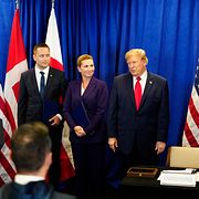 USA:s President Donald Trump, Danmarks statsminister Mette Frederiksen och Grönlands regeringschef Jens-Frederik Nielsen när avtalet skrivs under.