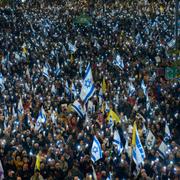 Demonstranter i Tel Aviv på lördagskvällen. 