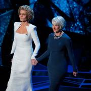 Jane Fonda och Helen Mirren delar ut Oscarstatyetten för bästa skådespelare.