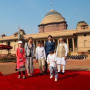 Indiens premiärminister Narendra Modi och Kanadas premiärminister Justin Trudeau, tillsammans med sin fru och sin barn. Arkivbild.