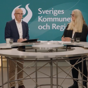 Anders Henriksson, SKR:s ordförande och Annika Wallenskog, SKR:s chefsekonom.