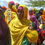 Somaliska kvinnor i flyktinglägret i Dadaab i Kenya i augusti 2019. Tusentals människor från Somalia samlades i lägret på grund av hunger.