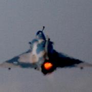 Två Mirageplan lyfter från en grekisk flygbas 2009. Arkivbild. 