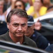Jair Bolsonaro på väg till en tidigare sjukhusvistelse i september.