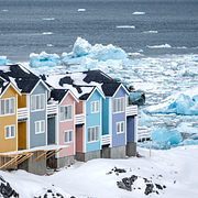 Grönlands huvudstad Nuuk och Trump-kritikern Orla Joelsen.