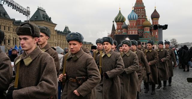 Parad under firande i Moskva tidigare i november.  Alexander Zemlianichenko / AP