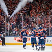 Edmontonspelare jublar.
