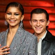 Tom Holland med fästmön Zendaya. 