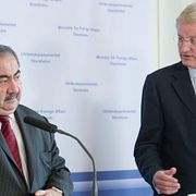 Zebari och Bildt under presskonferensen.