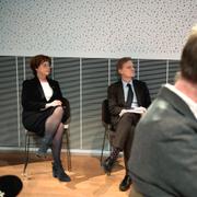 Unni Jerndal, Swedbanks presschef, och Jens Henriksson, vd Swedbank. 