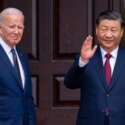 USA:s president Joe Biden med Kinas president Xi Jinping på Jinping statsbesök i november. 