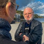 Jon Fosse möter medier vid Frekhaug efter beskedet om priset.