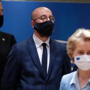 Charles Michel, i mitten, tillsammans med Mark Rutte, Ursula von der Leyen och Emmanuel Macron .