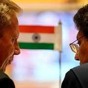 Nya Zeelands handelsminister Todd McClay och Indiens handelsminister Piyush Goyal vid undertecknandet av frihandelsavtalet i New Delhi.