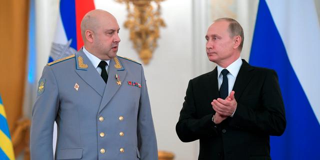 Sergej Surovikin och Vladimir Putin. Alexei Druzhinin / AP