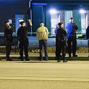 Polis på plats på Lantmannagatan i Malmö natten till söndagen efter att en man har skjutits.