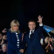 Emmanuel Macron tillsammans med sin fru Brigitte Macron. 