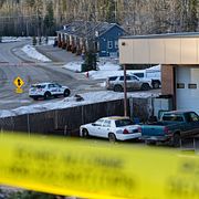 Polis arbetar vid brotsplatsen i Tumbler Ridge dagen efter skjutningen.