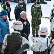  Norges försvarsminister Frank Bakke-Jensen med sin svenska kollega Peter Hultqvist på besök hos svenska soldater under den stora Nato-övningen Trident Juncture 18 i Norge.