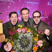 KAJ under efterfesten på Mall of Scandinavia efter Melodifestivalfinalen. Från vänster Jakob Norrgård, Kevin Holmström och Axel Åhman. 