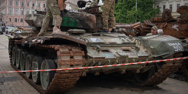 En skadad rysk pansarvagn Efrem Lukatsky / AP