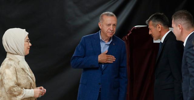 Erdogan i vallokalen på söndagen  Murad Sezer / AP