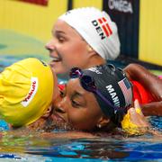 Simone Manuel och Sarah sjöström.