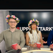 Albin Kjellberg, Sandra Johansson och Nicklas Andersson leder #Uppesittarkväll. 