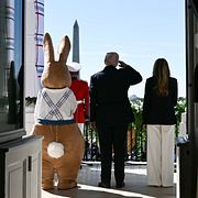 Donald Trump och Melania Trump under ett påskfirande vid Vita huset i Washington DC.