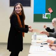 Statsminister Katrín Jakobsdóttir röstar i Reykjavik, Island. 