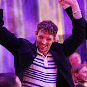 Adam Lundgren firar under avslutningsgalan för Göteborg Film Festival där årets Dragon Awards delas ut på Hotell Draken i Göteborg. 