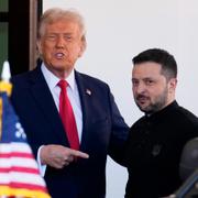 Donald Trump välkomnar Volodymyr Zelenskyj. Sedan gick det utför.