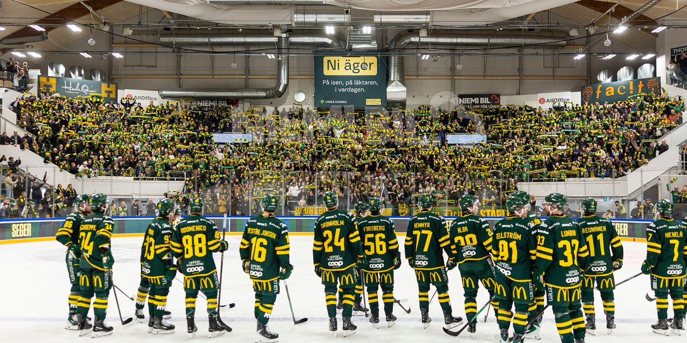 Arkivbild: Björklöven tackar publiken efter ishockeymatchen i SHL mellan Björklöven och Frölunda den 10 oktober 2026 i Umeå.
