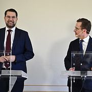 Moderaternas partiledare Ulf Kristersson (M) och Sverigedemokraternas partiledare Jimmie Åkesson (SD) under den omtalade gemensamma presskonferensen 1 april.