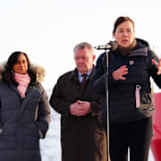 Kanadas utrikesminister Anita Anand med  Lars Løkke Rasmussen och Grönlands utrikesminister Vivian Motzfeldt 