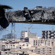 Trump hotade med att attackera iranska energianläggningar och broar i ett argt inlägg på Truth Social under söndagen.