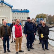 Kommunalrådet Johan Persson (S) och Morgan Johansson med flera på plats i Kalmar. 