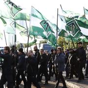 Demonstranter från Nordiska motståndsrörelsens (NMR) lämnar platsen vid Heden i centrala Göteborg där demonstrationen slutade på lördagen.