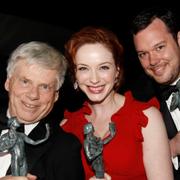 Robert Morse, till vänster, med Mad Men-kollegorna Darby Stanchfield och Paul Kinsey. Från SAG-Awards 2009.