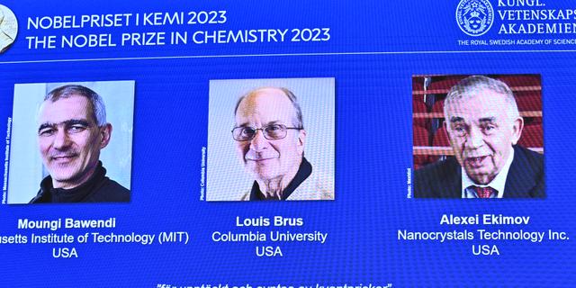 Årets Nobelpris tilldelas 2023 Moungi G. Bawendi, Massachusetts Institute of Technology (MIT), Cambridge USA, Louis E. Brus, Columbia University, New York USA  och Alexei I. Ekimov, Nanocrystals Technology Inc., New York USA, f Claudio Bresciani / TT / TT Nyhetsbyrån