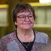 Ulla-Lena Lindqvist i riksdagens bankhall med anledning av att 90 personer folkbokförde sig på hennes sommarstuga.