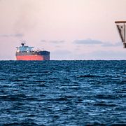 Bild på en råoljetanker på väg mot hamnen Ust-Luga.