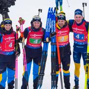 Mona Brorsson, Elvira Öberg, Jesper Nelin och Martin Ponsiluoma firar andraplatsen. 