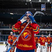 Djurgårdens Lukas Vejdemo jublar efter ishockeymatchen i SHL mellan Djurgården och Linköping den 10 oktober 2026 i Stockholm. 