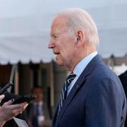 Joe Biden svarar på reportrars frågor, 11 januari. 