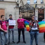 Människor protesterar mot sharialagen i Brunei. Arkivbild.