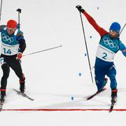 Simon Schmepp och Martin Fourcade går i mål