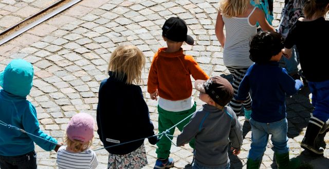Förskolebarn på promenad. Arkivbild.  Hasse Holmberg/TT / TT NYHETSBYRÅN